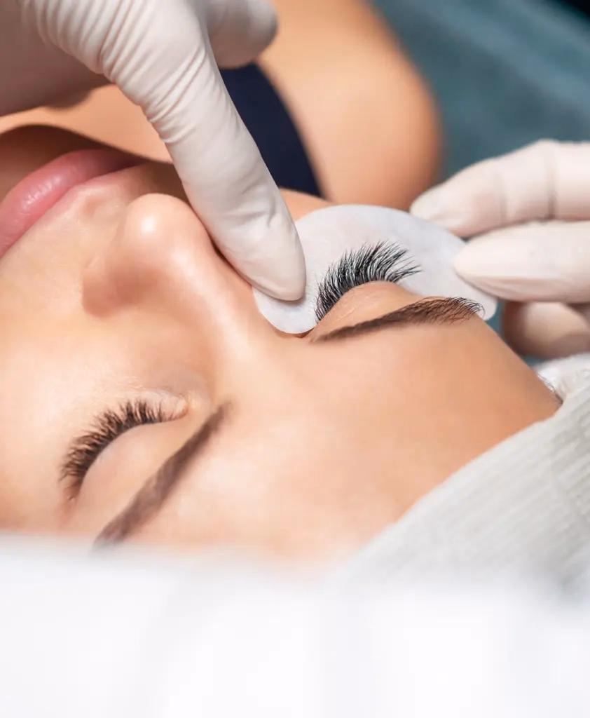 Augen- und Brauenbehandlungen bei JWC Kosmetik